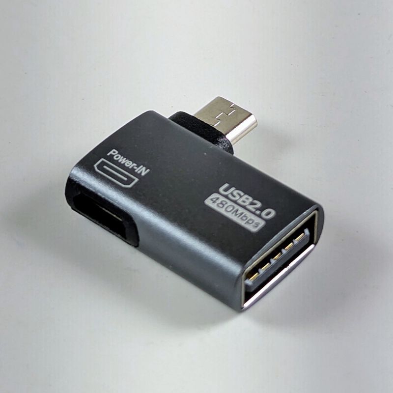Adaptador OTG con alimentación angulado